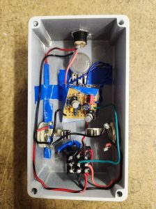 Inside of a DIY Coloursound One Knob Fuzz guitar pedal.